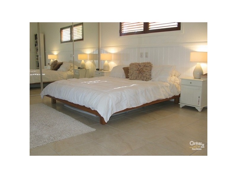 2 Moonbeam Crescent, Castaways Beach QLD 4567
