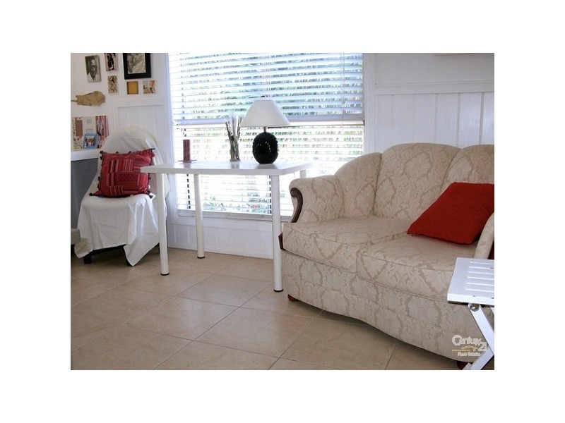 2 Moonbeam Crescent, Castaways Beach QLD 4567