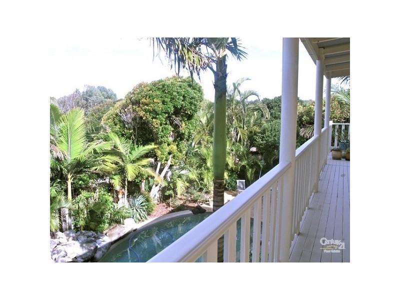 2 Moonbeam Crescent, Castaways Beach QLD 4567