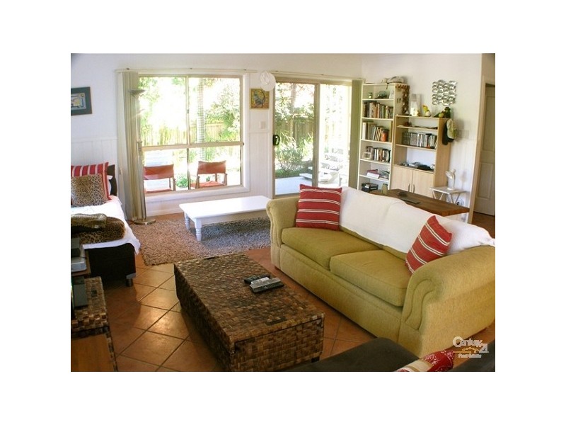 2 Moonbeam Crescent, Castaways Beach QLD 4567