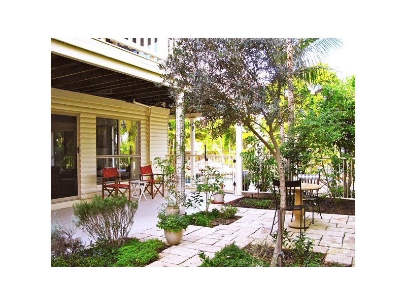 2 Moonbeam Crescent, Castaways Beach QLD 4567