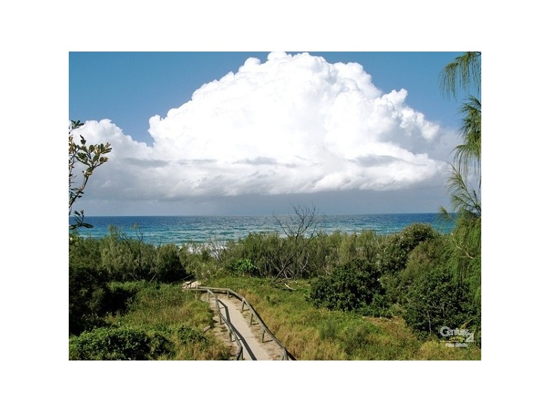 2 Moonbeam Crescent, Castaways Beach QLD 4567