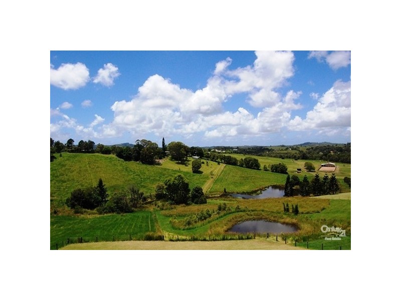 18 Pine Tree Drive, Lake Macdonald QLD 4563