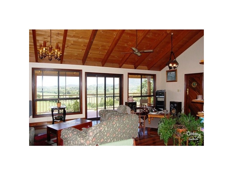 18 Pine Tree Drive, Lake Macdonald QLD 4563