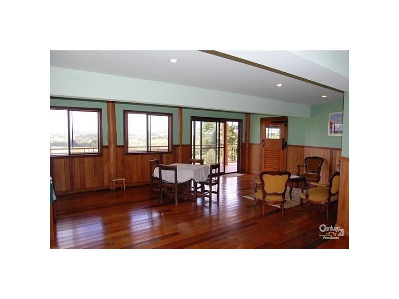 18 Pine Tree Drive, Lake Macdonald QLD 4563
