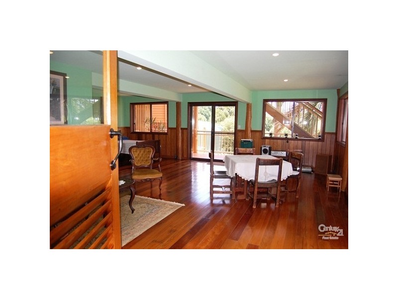 18 Pine Tree Drive, Lake Macdonald QLD 4563