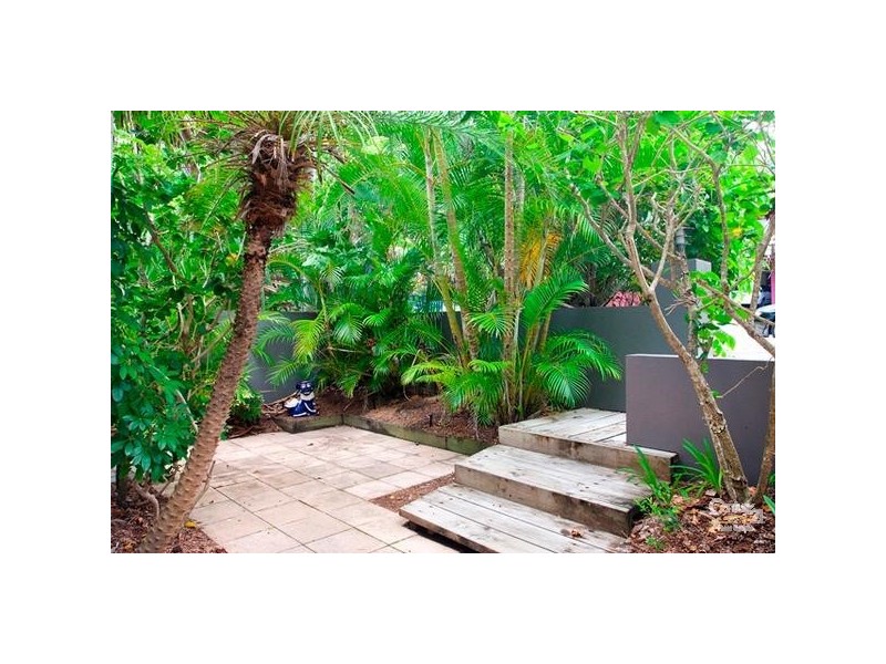 2/1 Crank Street, Sunshine Beach QLD 4567