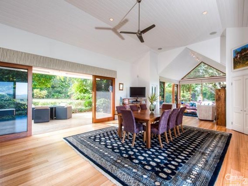 2 Smiths Road, Tinbeerwah QLD 4563