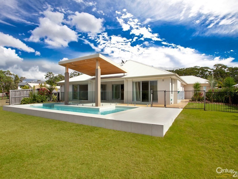 8 Attenuatta Place, Noosaville QLD 4566