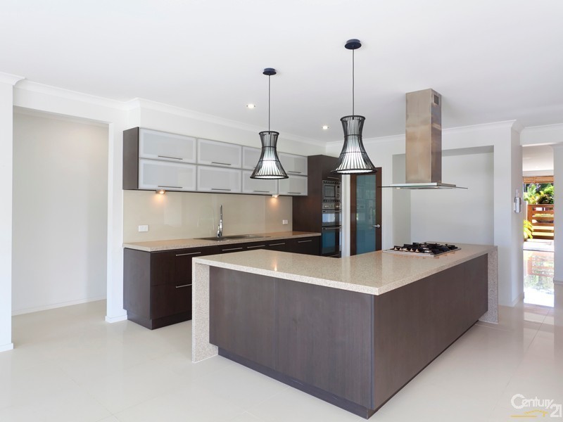 8 Attenuatta Place, Noosaville QLD 4566