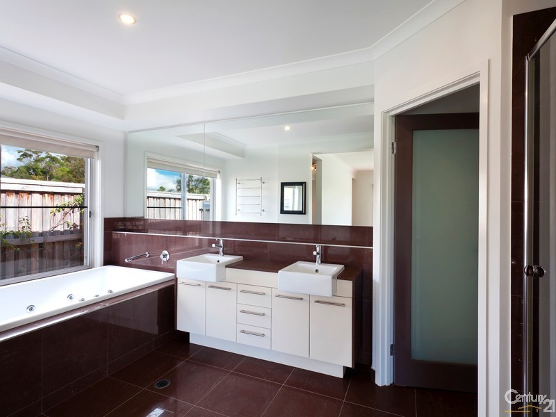 8 Attenuatta Place, Noosaville QLD 4566