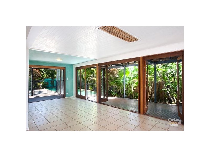 6 Weyba Street, Sunshine Beach QLD 4567