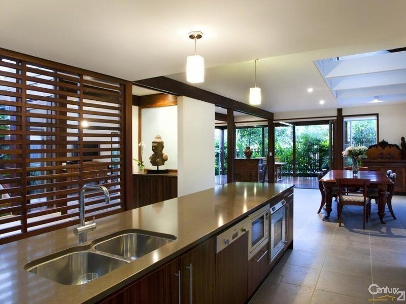 9 Wild Apple Court, Noosa Heads QLD 4567