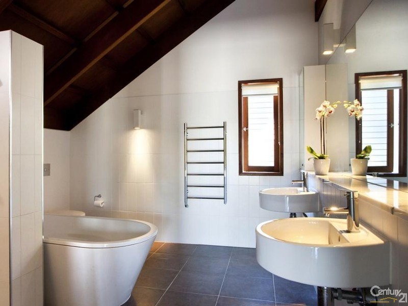 9 Wild Apple Court, Noosa Heads QLD 4567