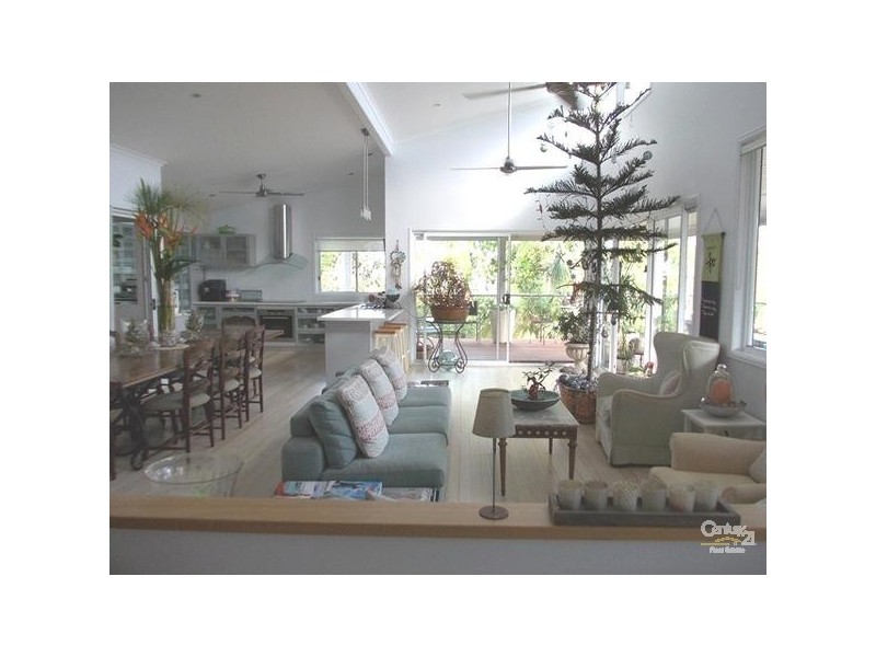 7 Bowsprit Place, Sunrise Beach QLD 4567