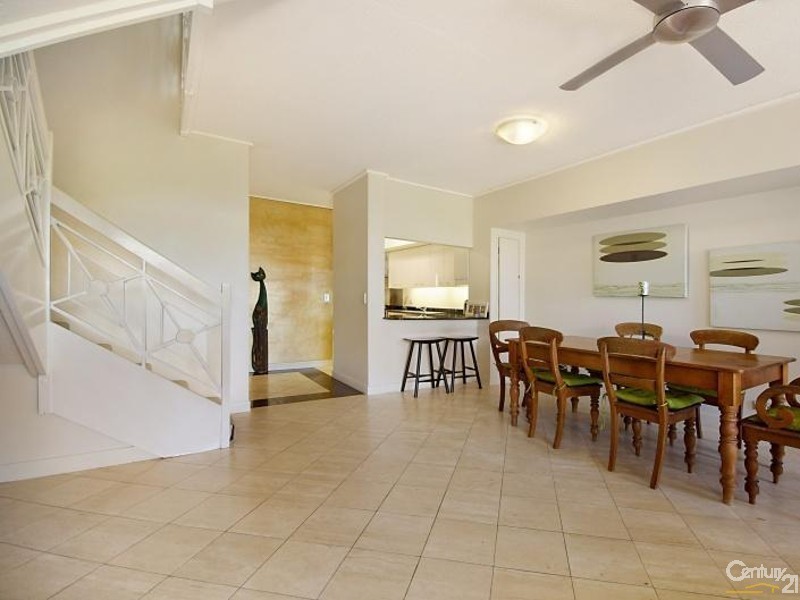 9/2 Orealla Crescent, Sunrise Beach QLD 4567