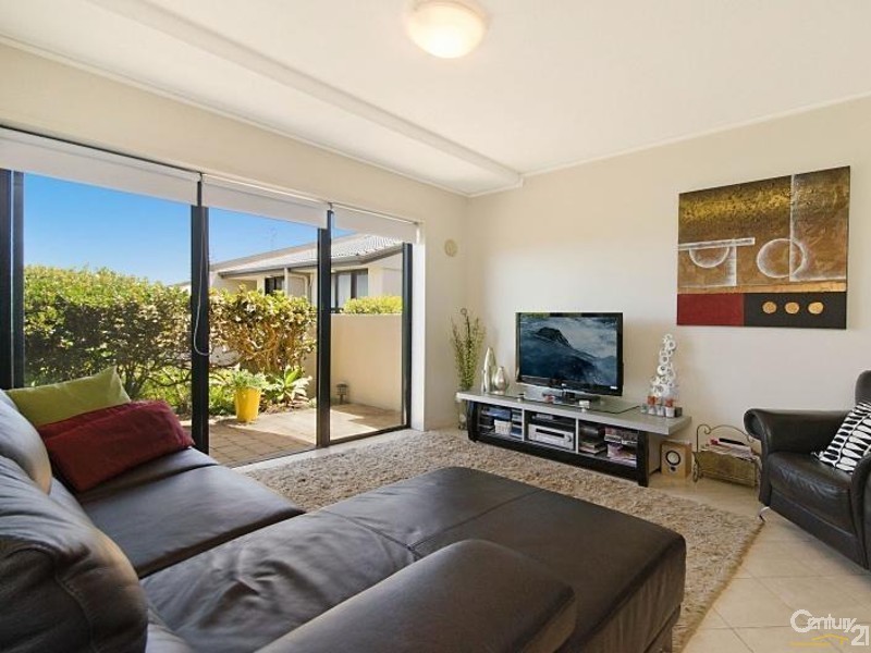 9/2 Orealla Crescent, Sunrise Beach QLD 4567