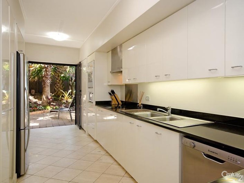 9/2 Orealla Crescent, Sunrise Beach QLD 4567