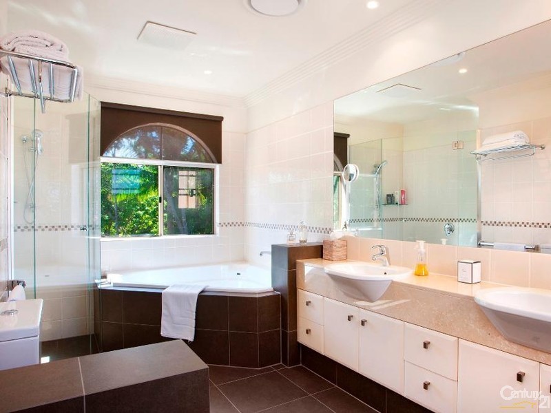 216 The Point, 61 Noosa Springs Drive, Noosa Heads QLD 4567