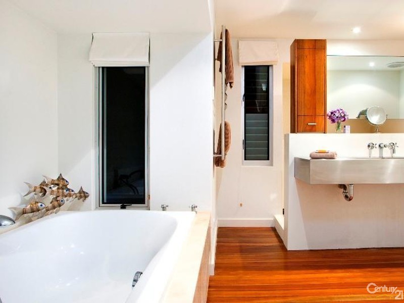 28 Dolphin Bay Drive, Sunshine Beach QLD 4567