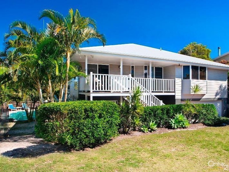 3 Seafarer Court, Castaways Beach QLD 4567
