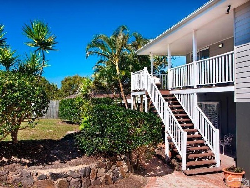 3 Seafarer Court, Castaways Beach QLD 4567