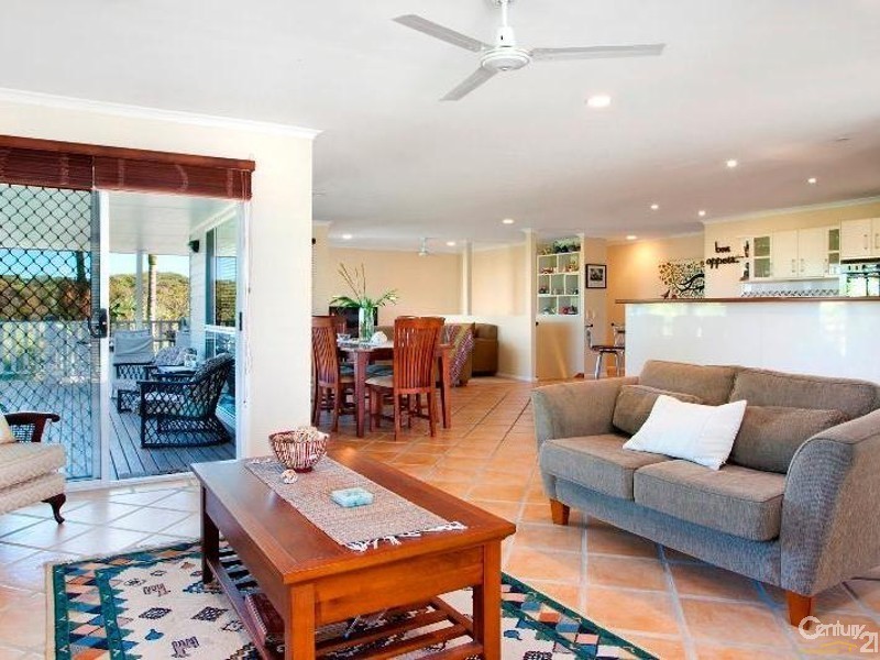 3 Seafarer Court, Castaways Beach QLD 4567