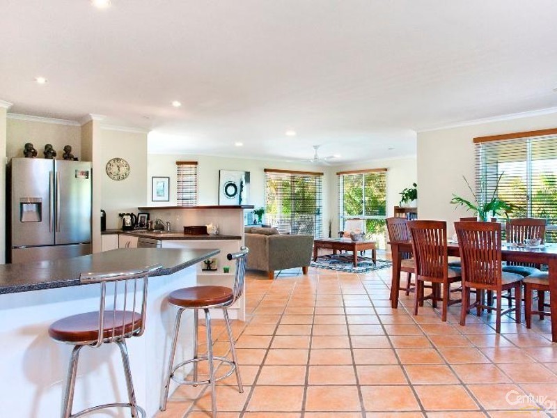 3 Seafarer Court, Castaways Beach QLD 4567