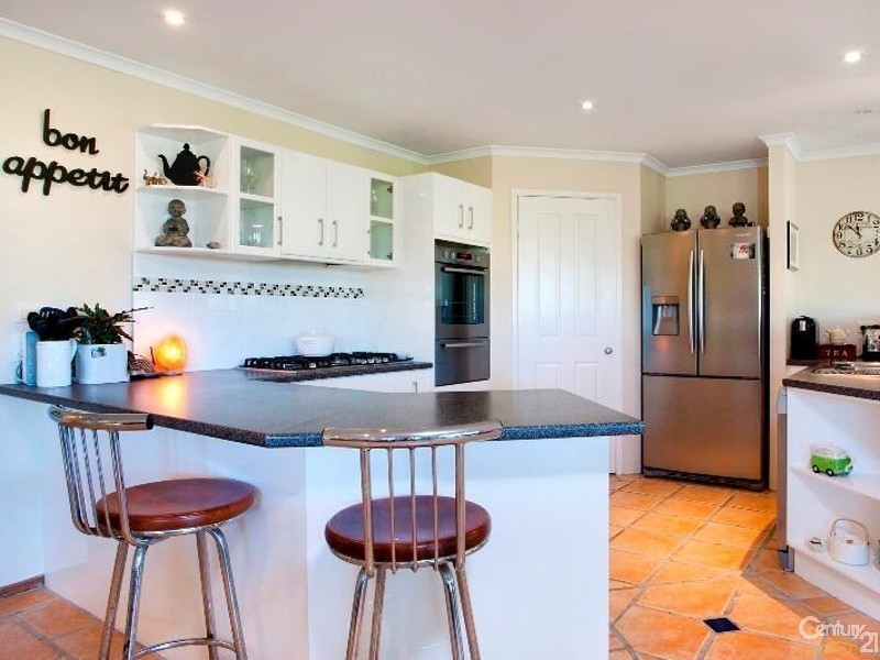 3 Seafarer Court, Castaways Beach QLD 4567