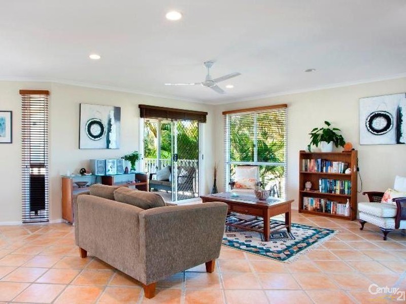 3 Seafarer Court, Castaways Beach QLD 4567