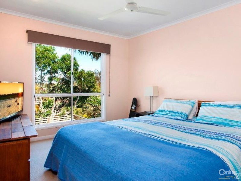 3 Seafarer Court, Castaways Beach QLD 4567