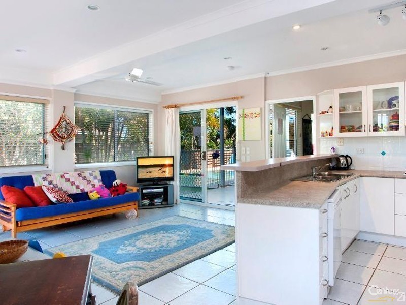 3 Seafarer Court, Castaways Beach QLD 4567