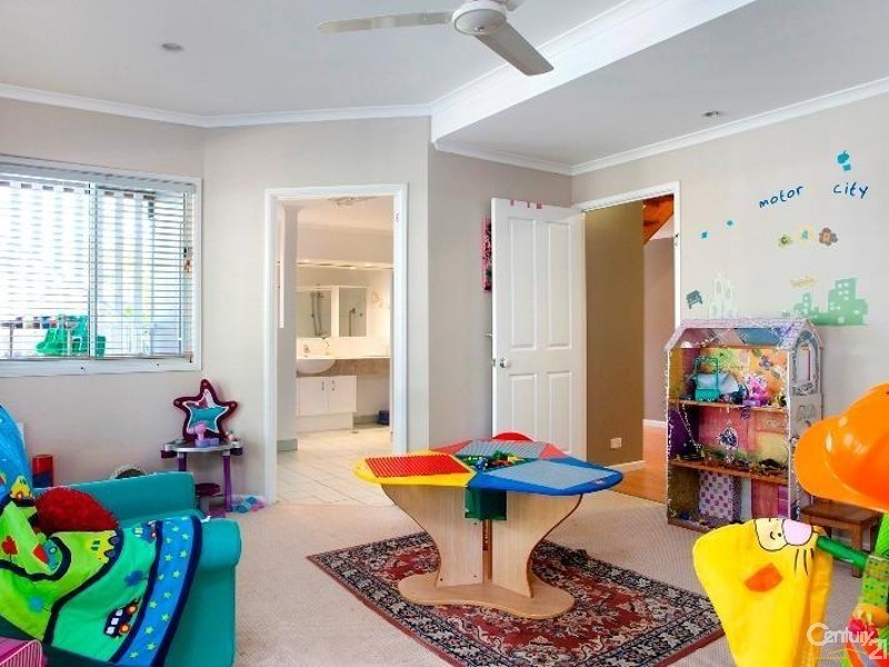 3 Seafarer Court, Castaways Beach QLD 4567