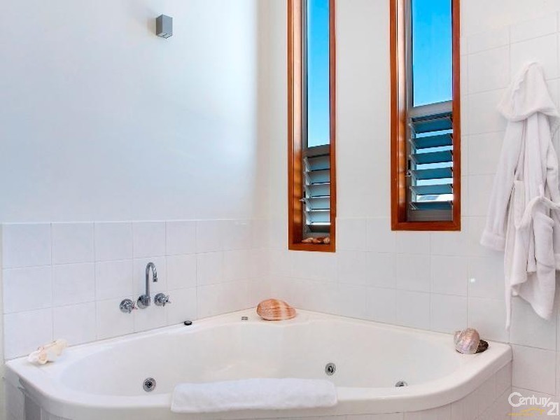 11 Mermaid Quay, Noosa Waters QLD 4566