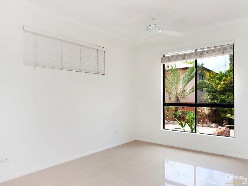 2/12 Advance Place, Sunrise Beach QLD 4567