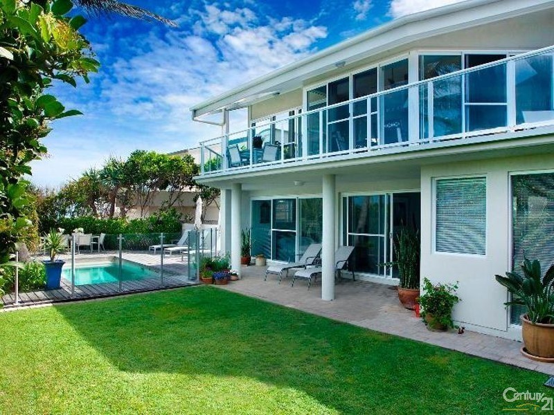 1/10 Corsair Crescent, Sunrise Beach QLD 4567