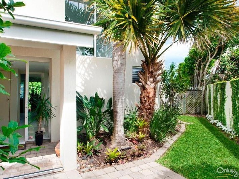 1/10 Corsair Crescent, Sunrise Beach QLD 4567