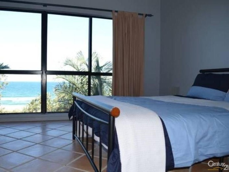 16 Crusoe Court, Castaways Beach QLD 4567