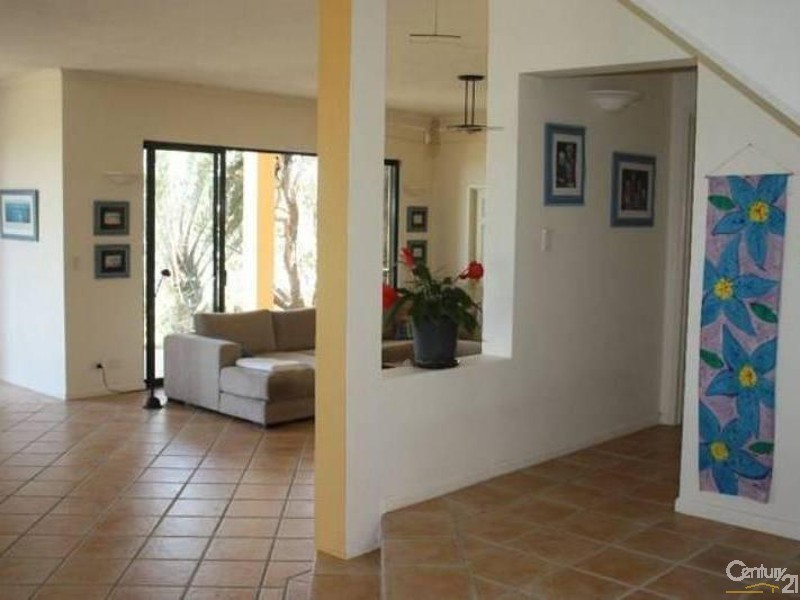 16 Crusoe Court, Castaways Beach QLD 4567