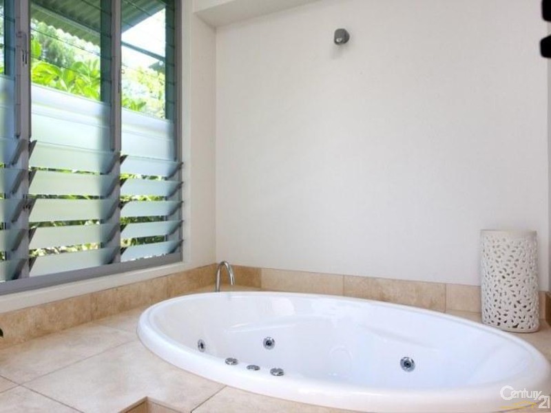 1/8 Serenity Close, Noosa Heads QLD 4567