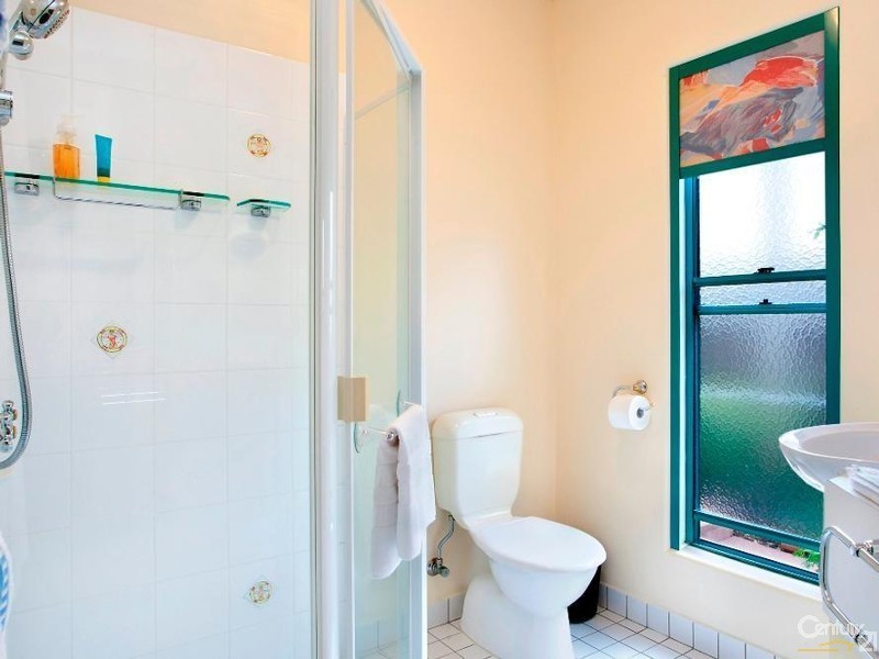 2/33 Tingira Crescent, Sunrise Beach QLD 4567