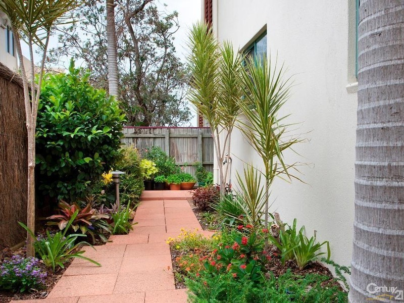 2/33 Tingira Crescent, Sunrise Beach QLD 4567