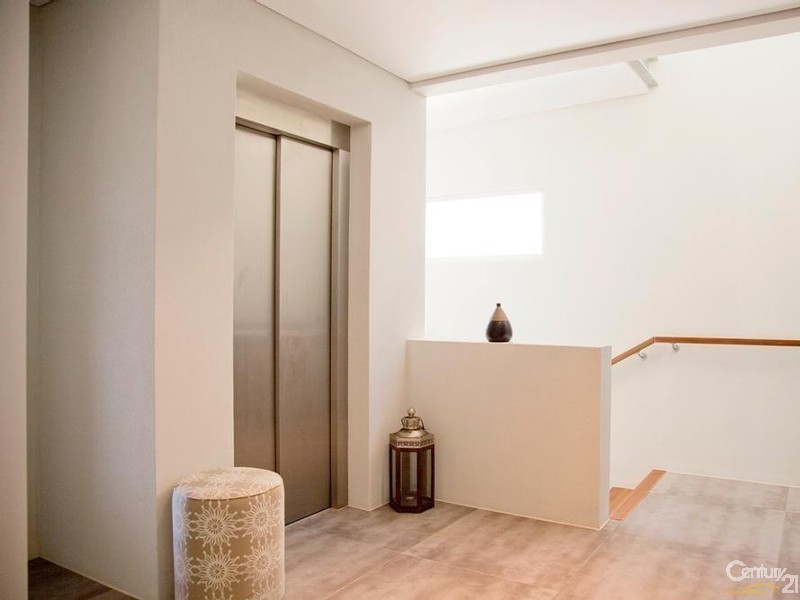 1/26 Peregian Esplanade, Peregian Beach QLD 4573