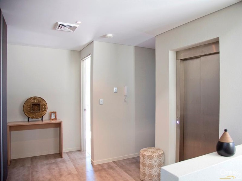 1/26 Peregian Esplanade, Peregian Beach QLD 4573