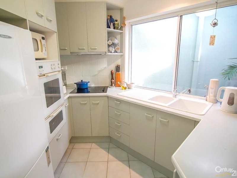 11/2 Banksia Avenue, Noosa Heads QLD 4567