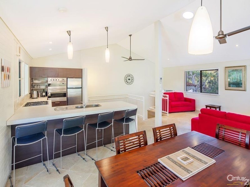 1/9 Nebula Street, Sunshine Beach QLD 4567