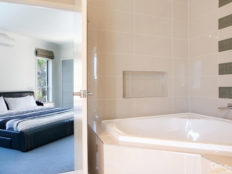 4 Surfside Court, Sunshine Beach QLD 4567