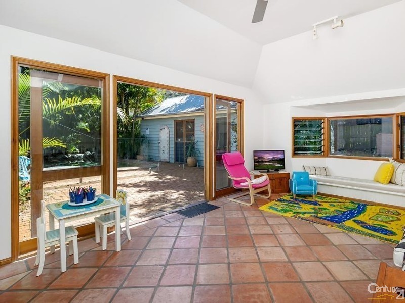 8 Duke Street, Sunshine Beach QLD 4567
