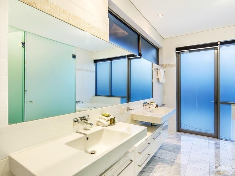 2/63 Elanda Street, Sunshine Beach QLD 4567