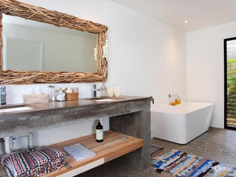 25 Pacific Avenue, Sunshine Beach QLD 4567